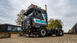 20251019-Tom-Holding-00002